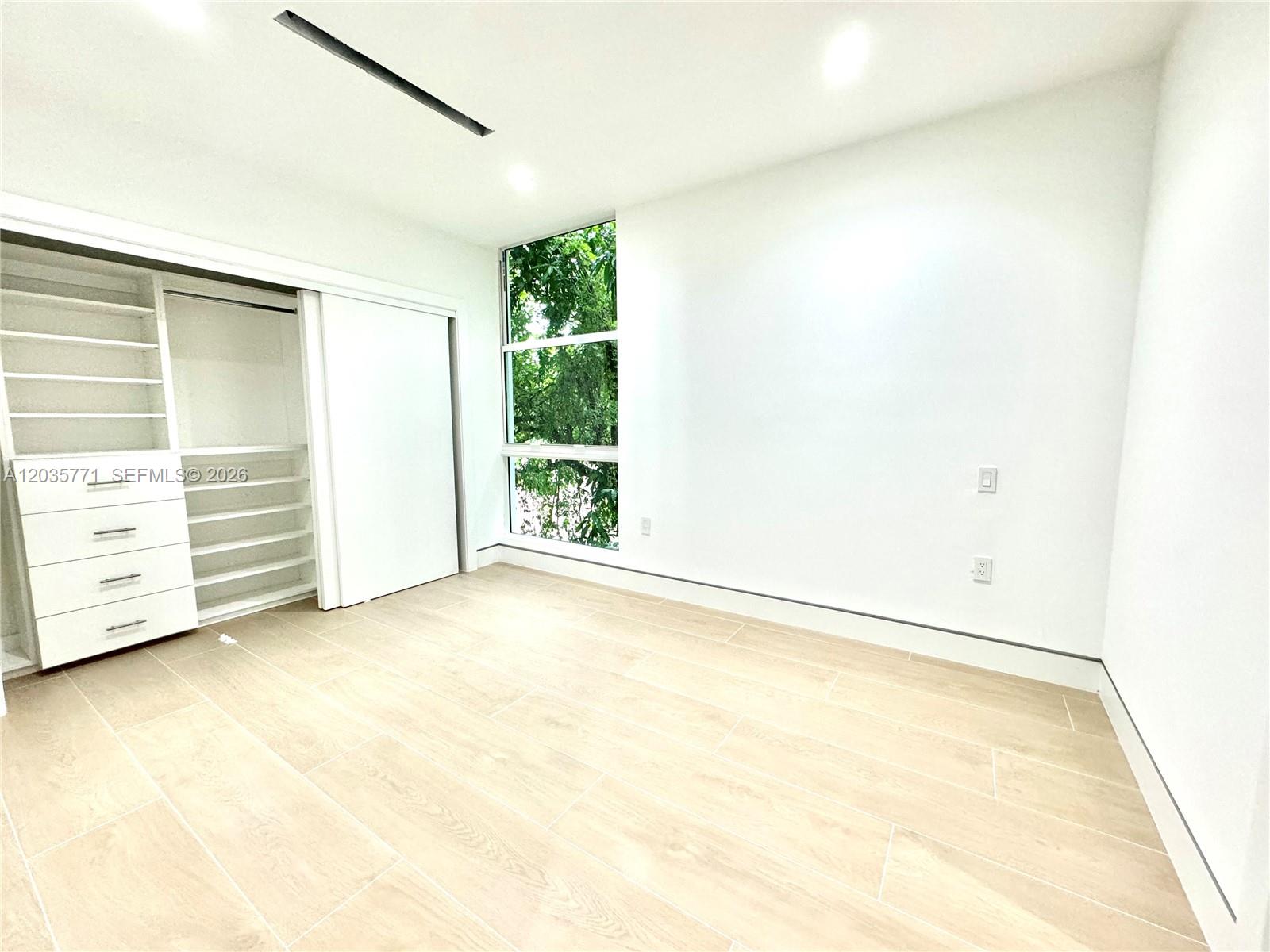 5728 NW 5th Court