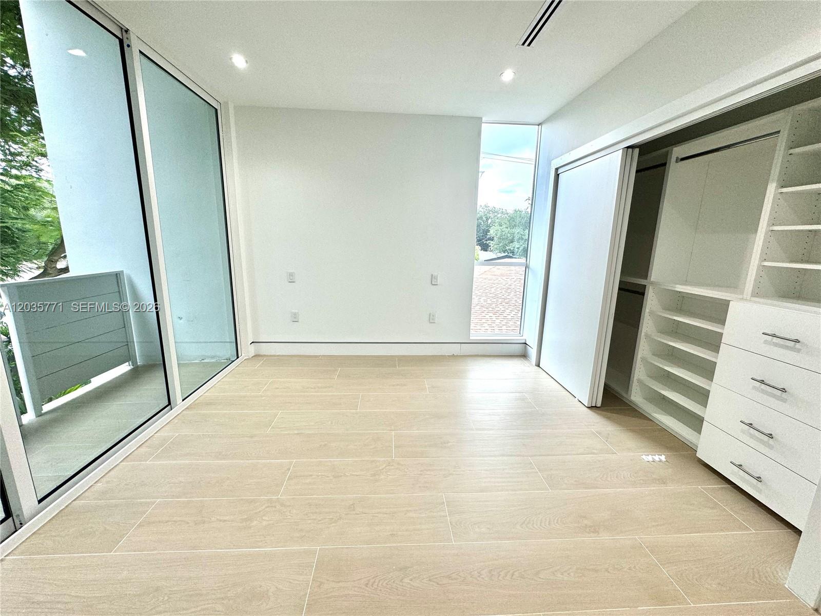 5728 NW 5th Court