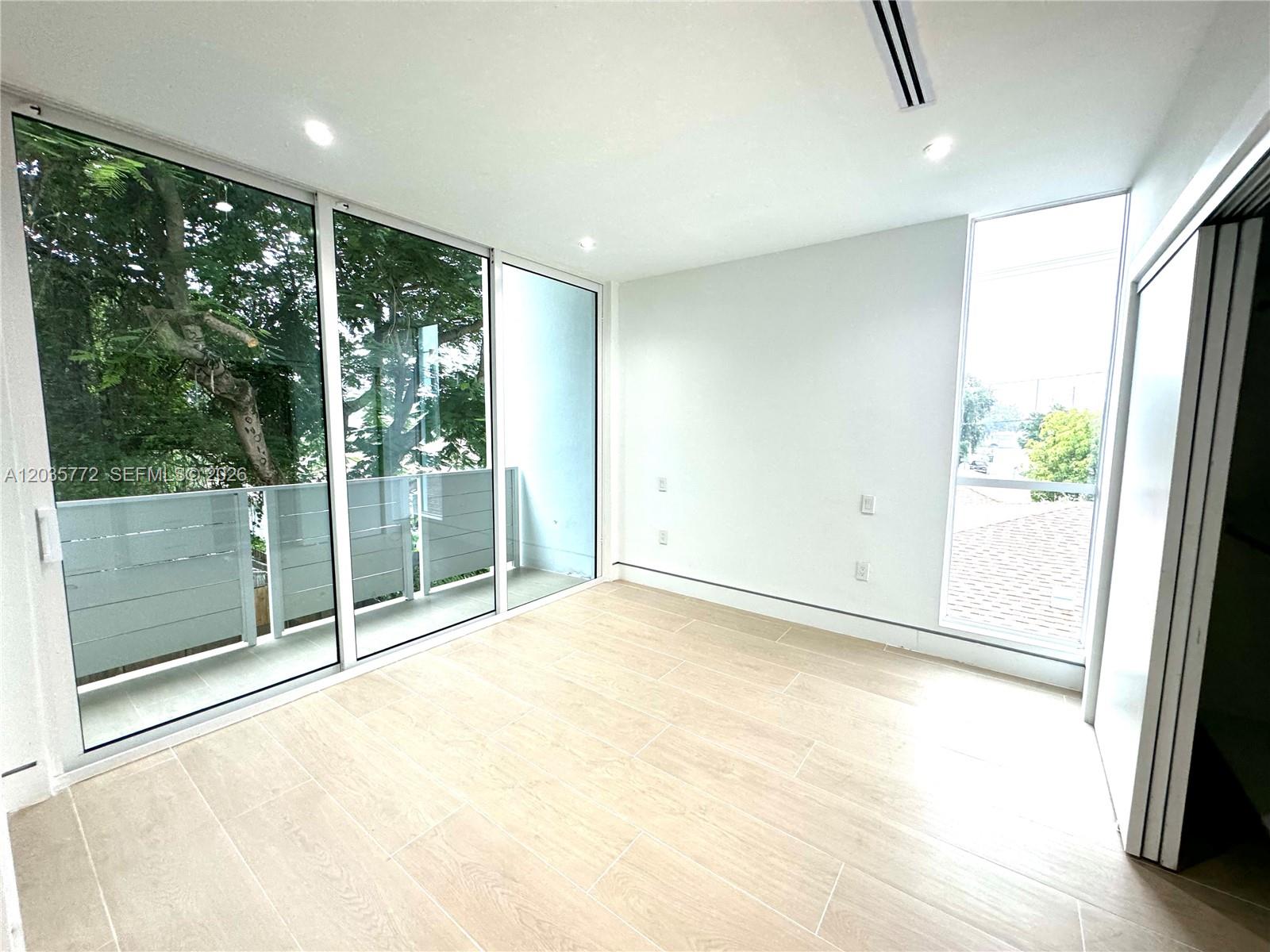 5728 NW 5th Court
