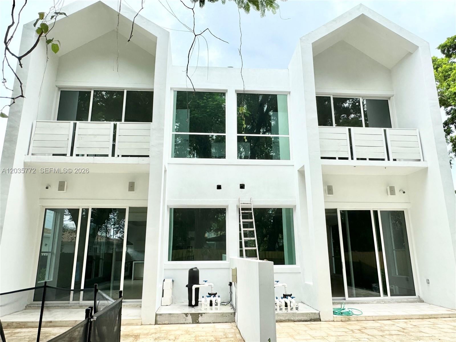 5728 NW 5th Court