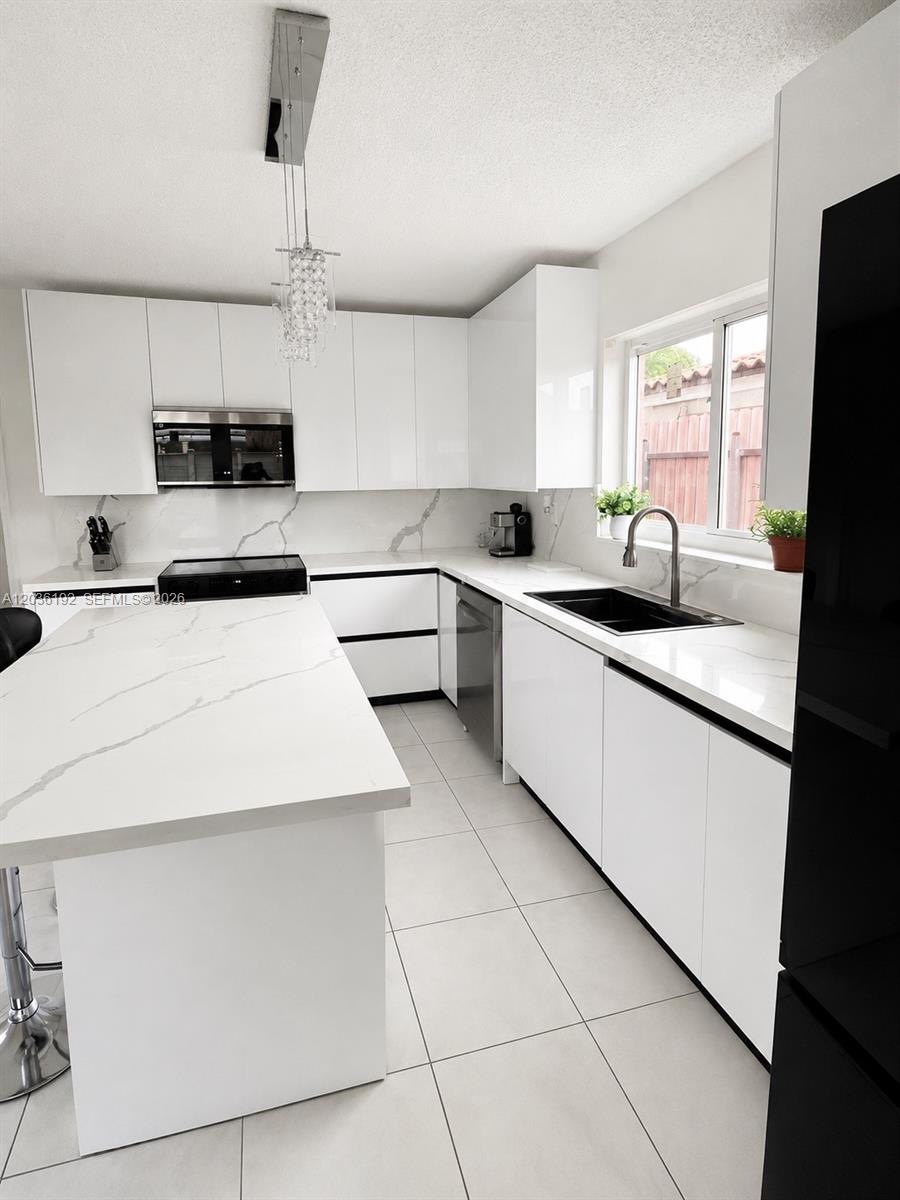 380 W 45th Street