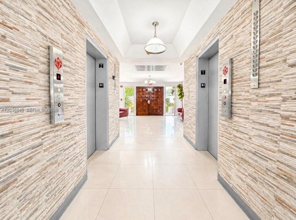 1825 W 44th Place