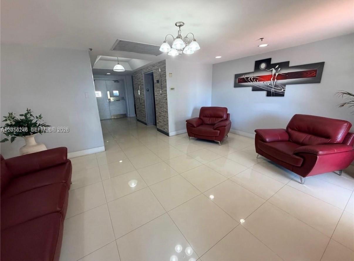 1825 W 44th Place