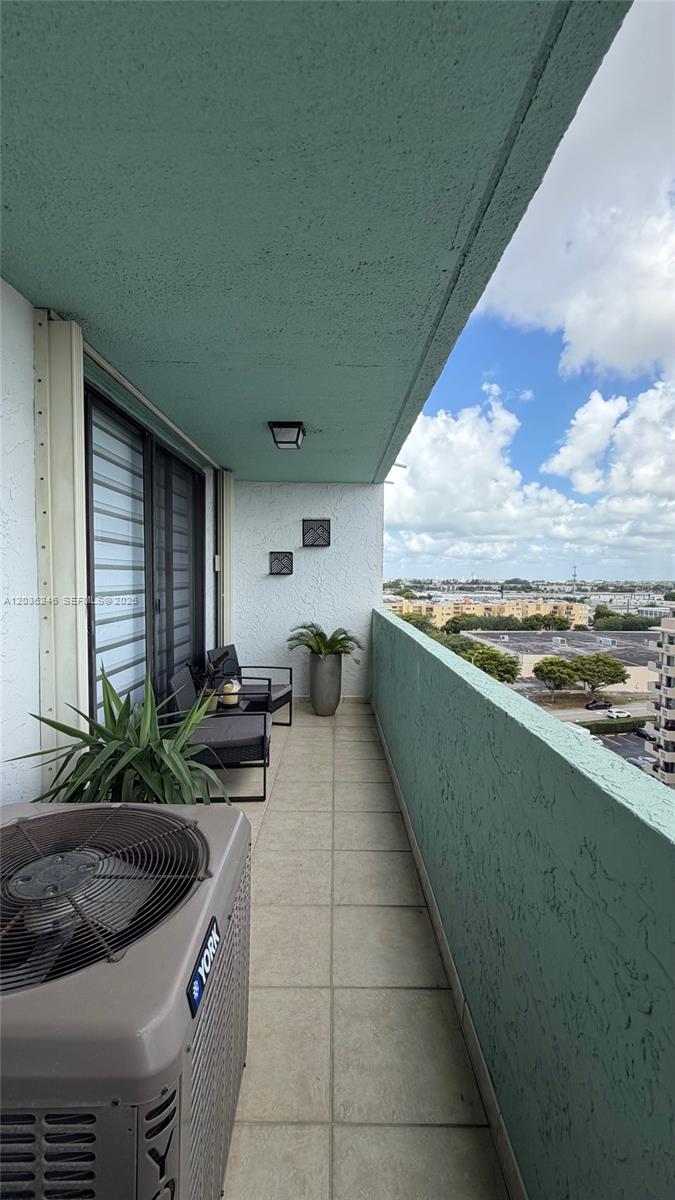 1825 W 44th Place