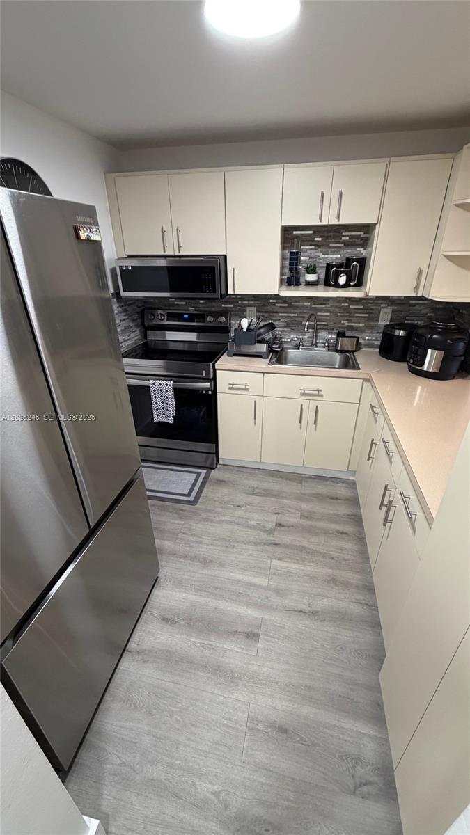 1825 W 44th Place