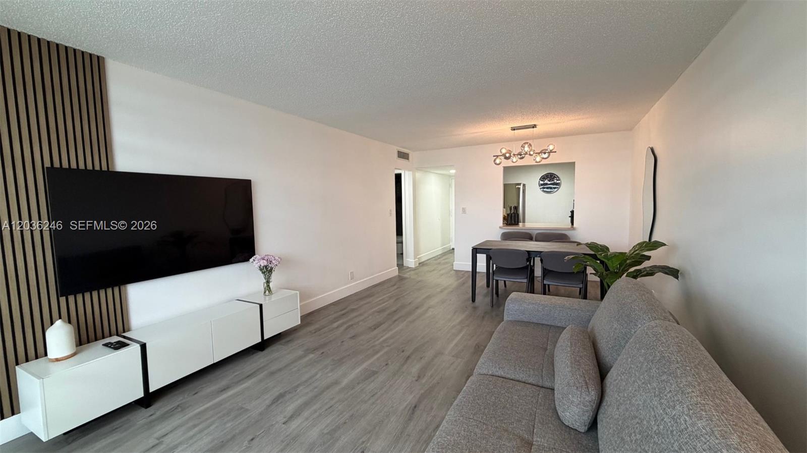 1825 W 44th Place