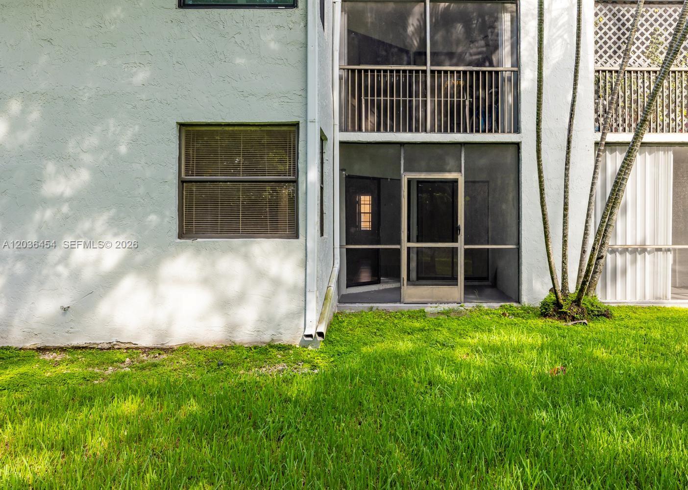 1055 N Franklin Avenue