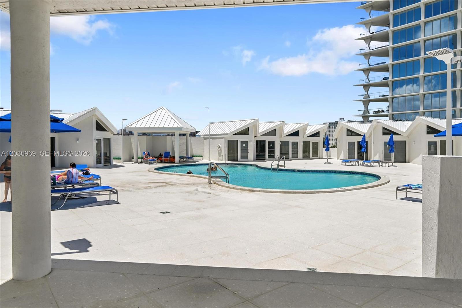 16711 Collins Avenue