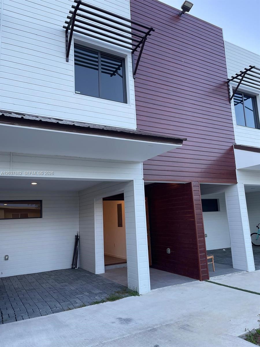 916 NW 8th Street
