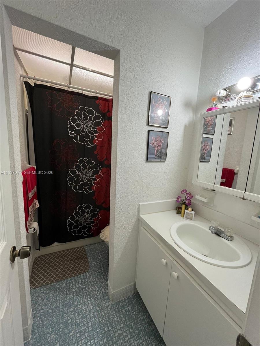 525 W 69th Street