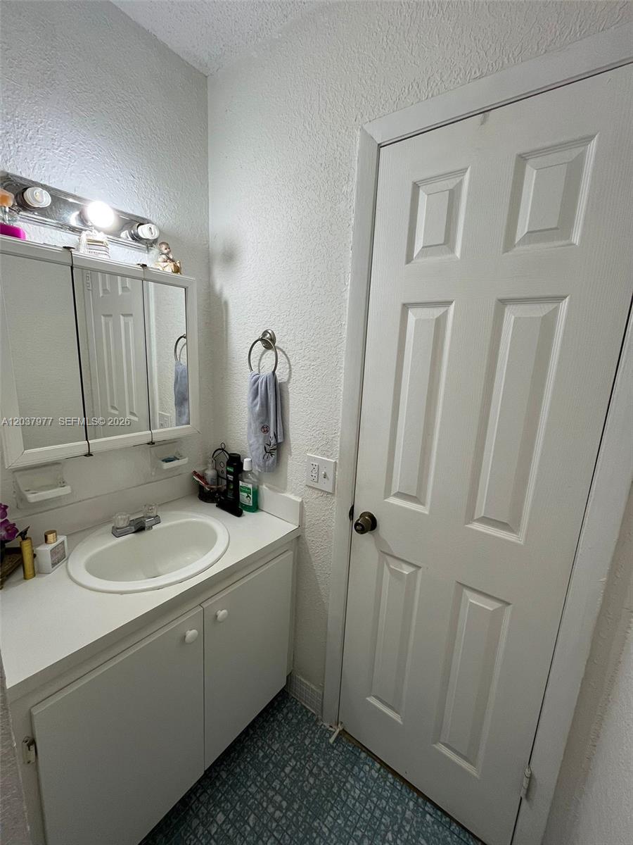 525 W 69th Street