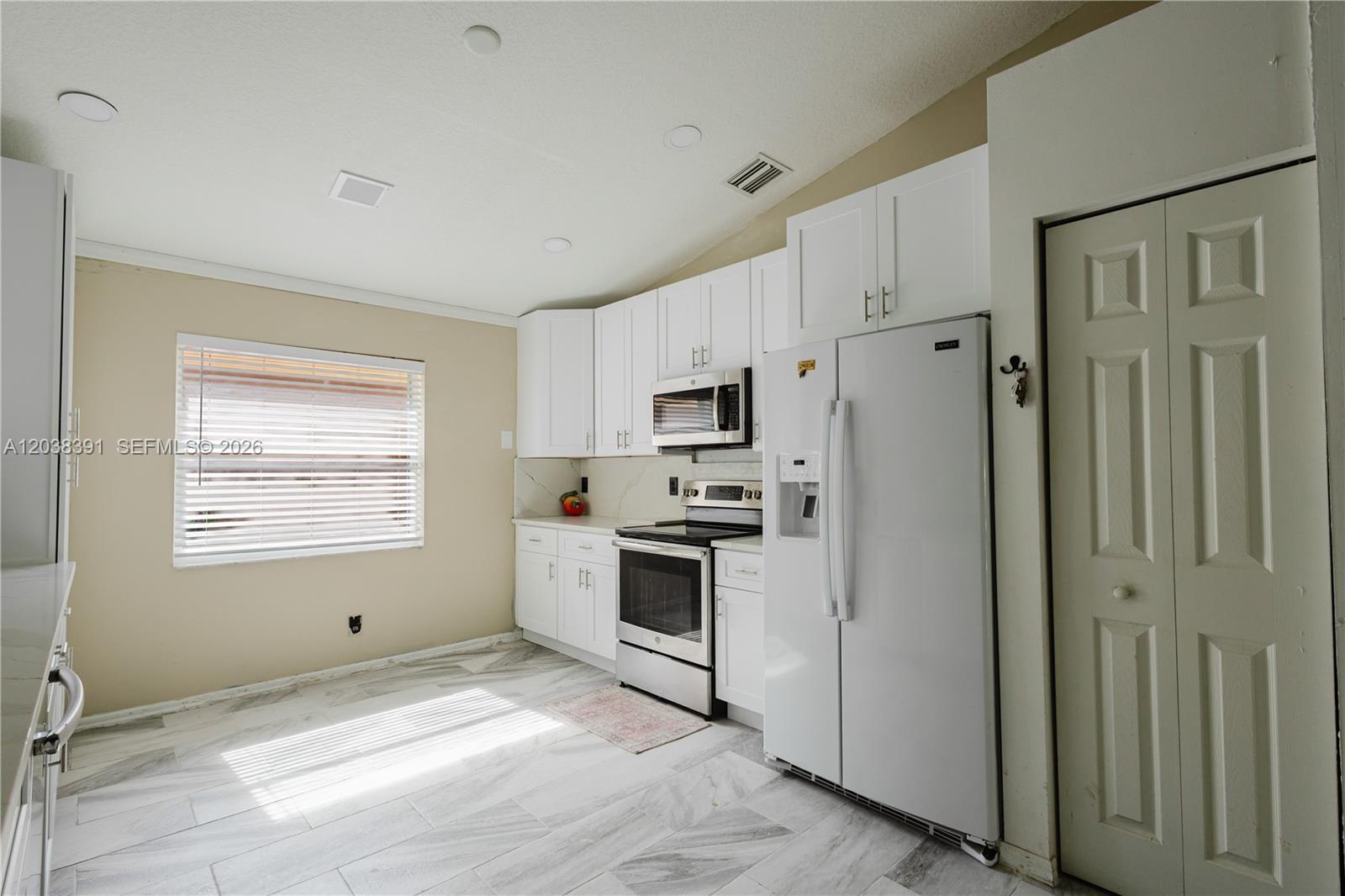 7577 Caprio Drive gallery image #10