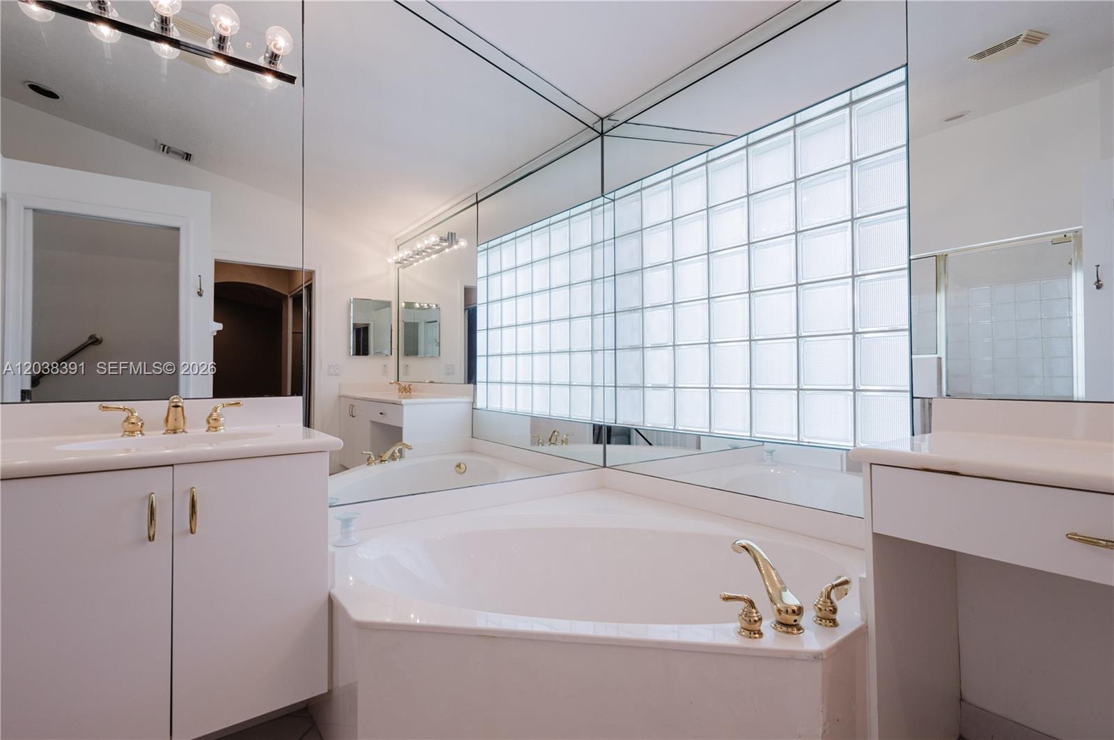 7577 Caprio Drive gallery image #15