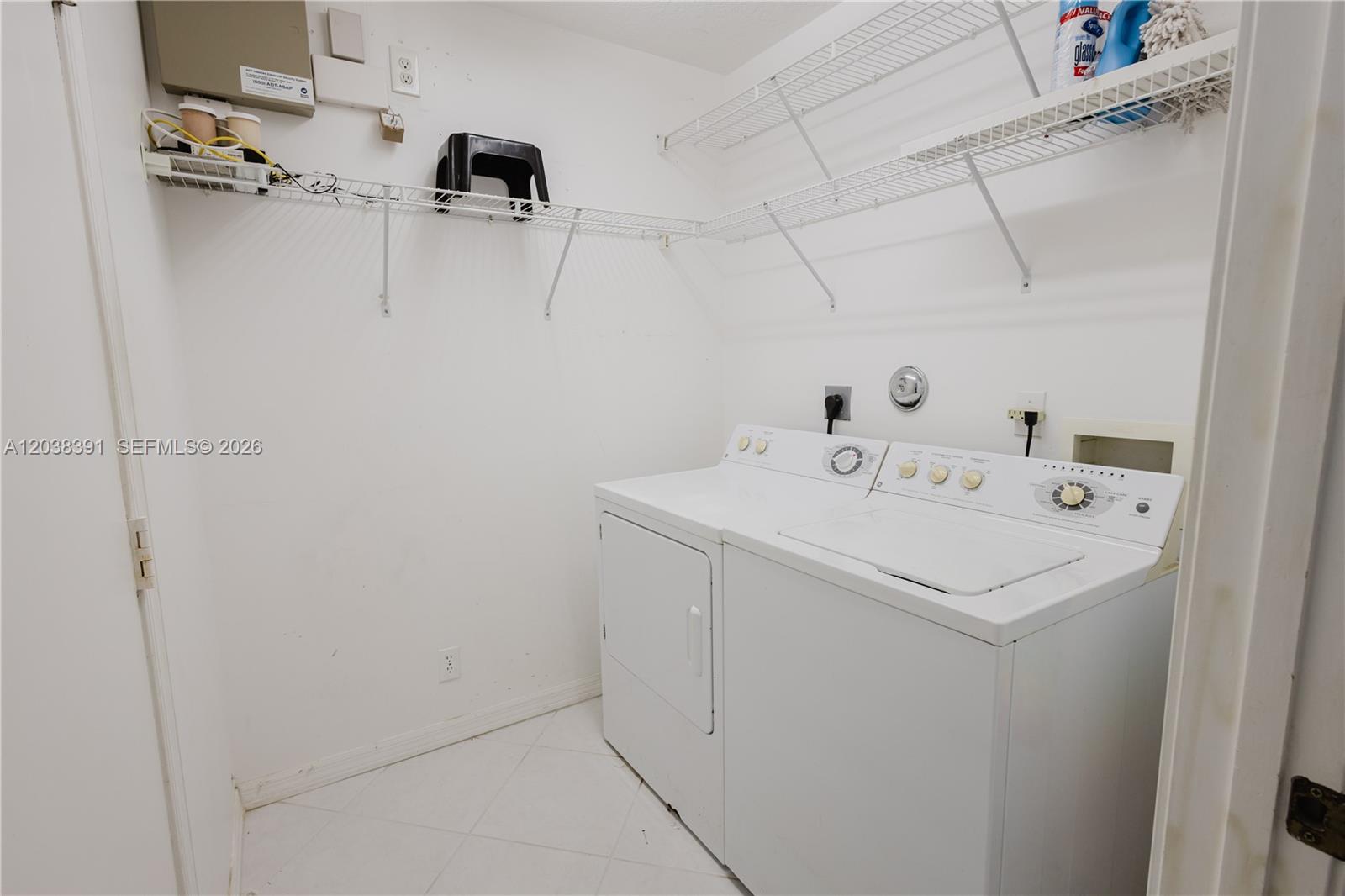 7577 Caprio Drive gallery image #19