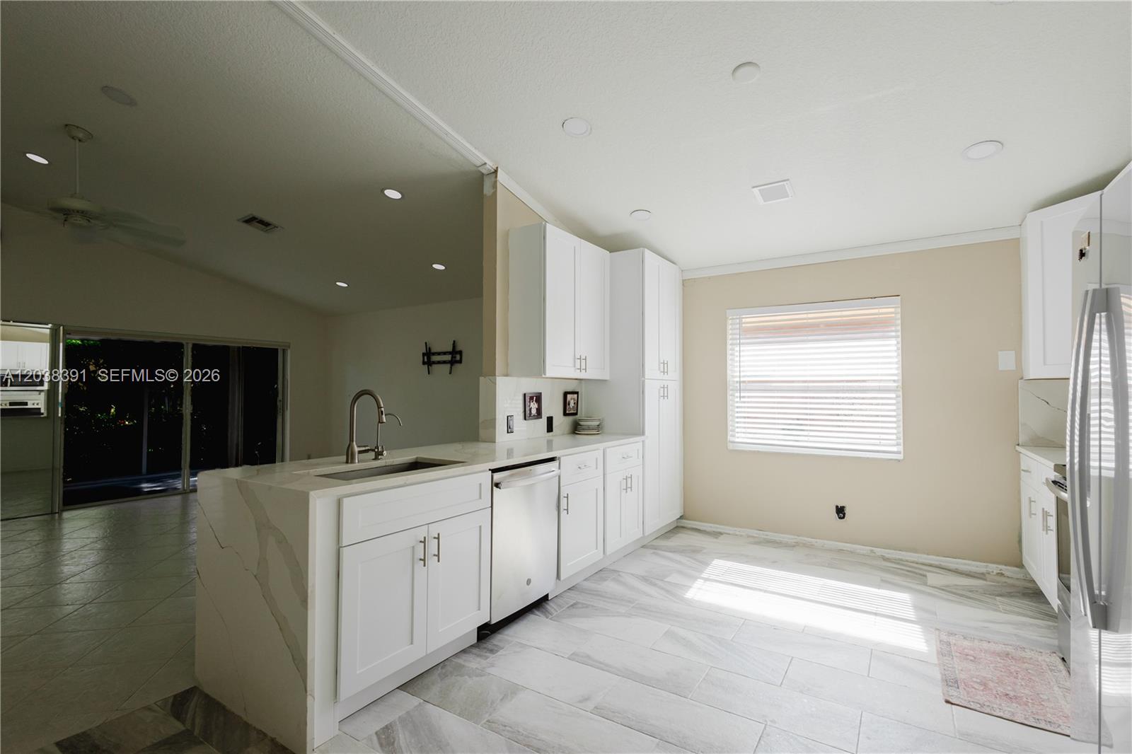 7577 Caprio Drive gallery image #8