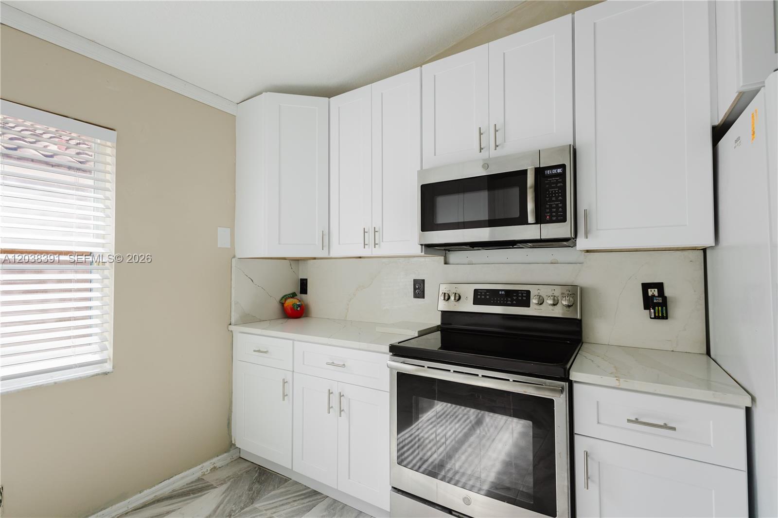 7577 Caprio Drive gallery image #9