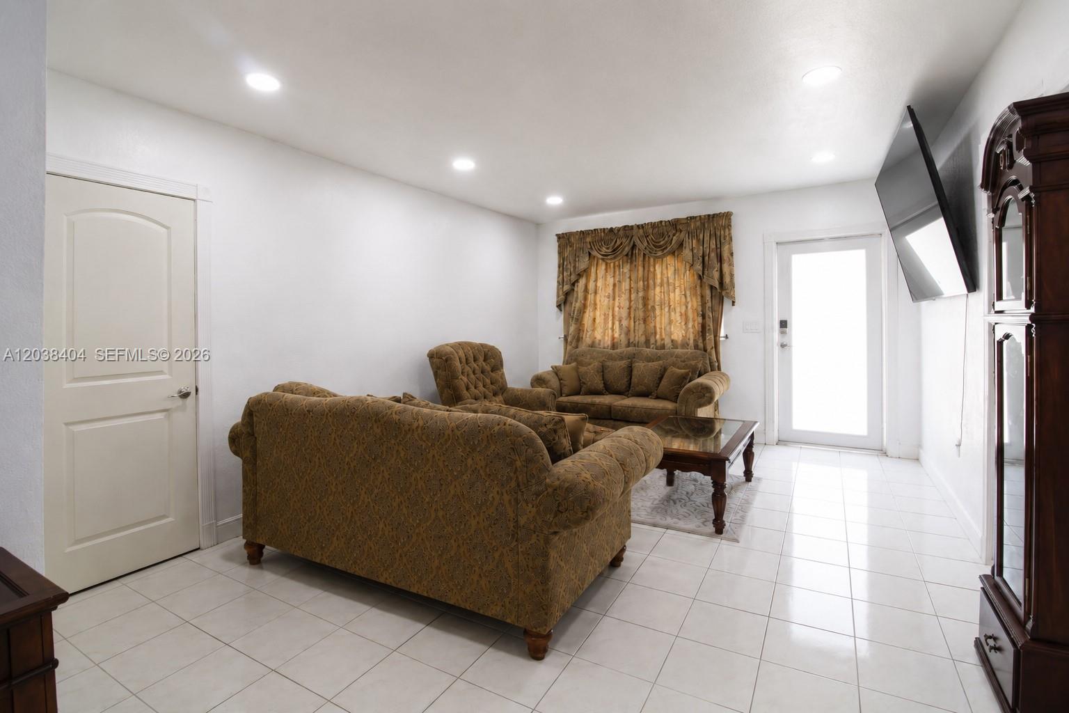 572 E 38th Street