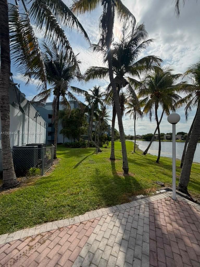 9375 Fontainebleau Boulevard