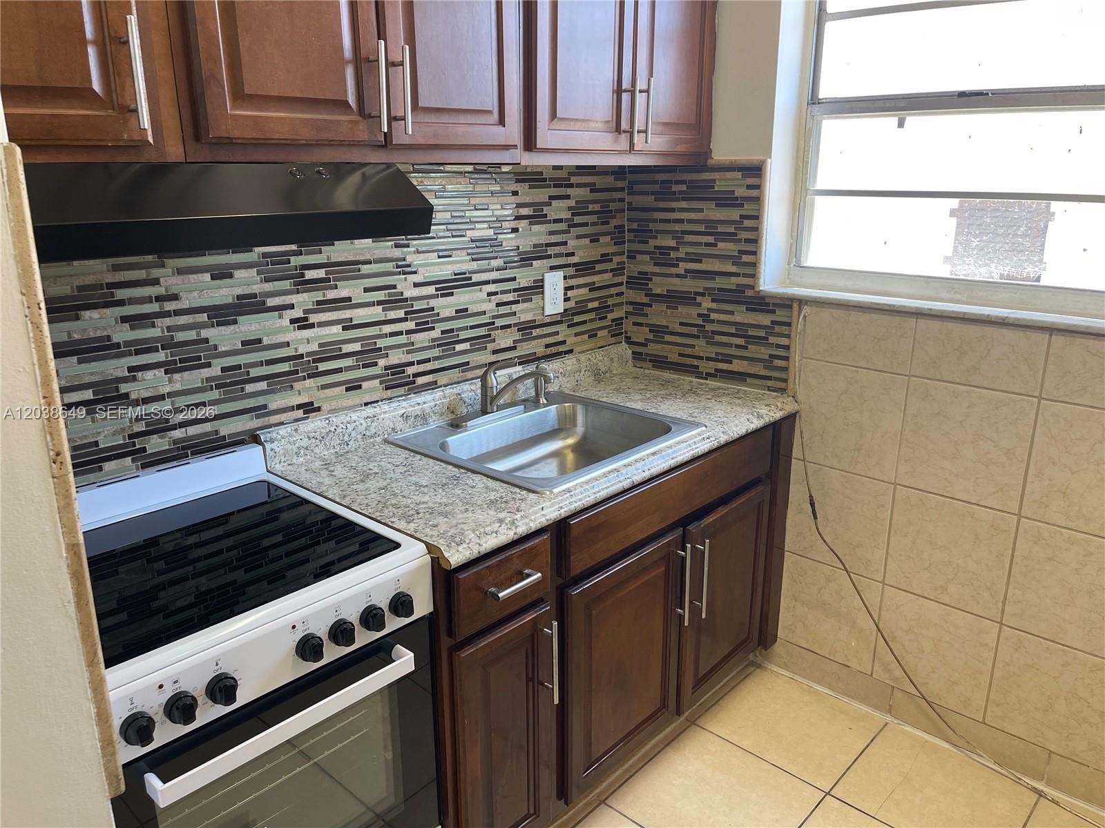 1043 NW 2nd Street