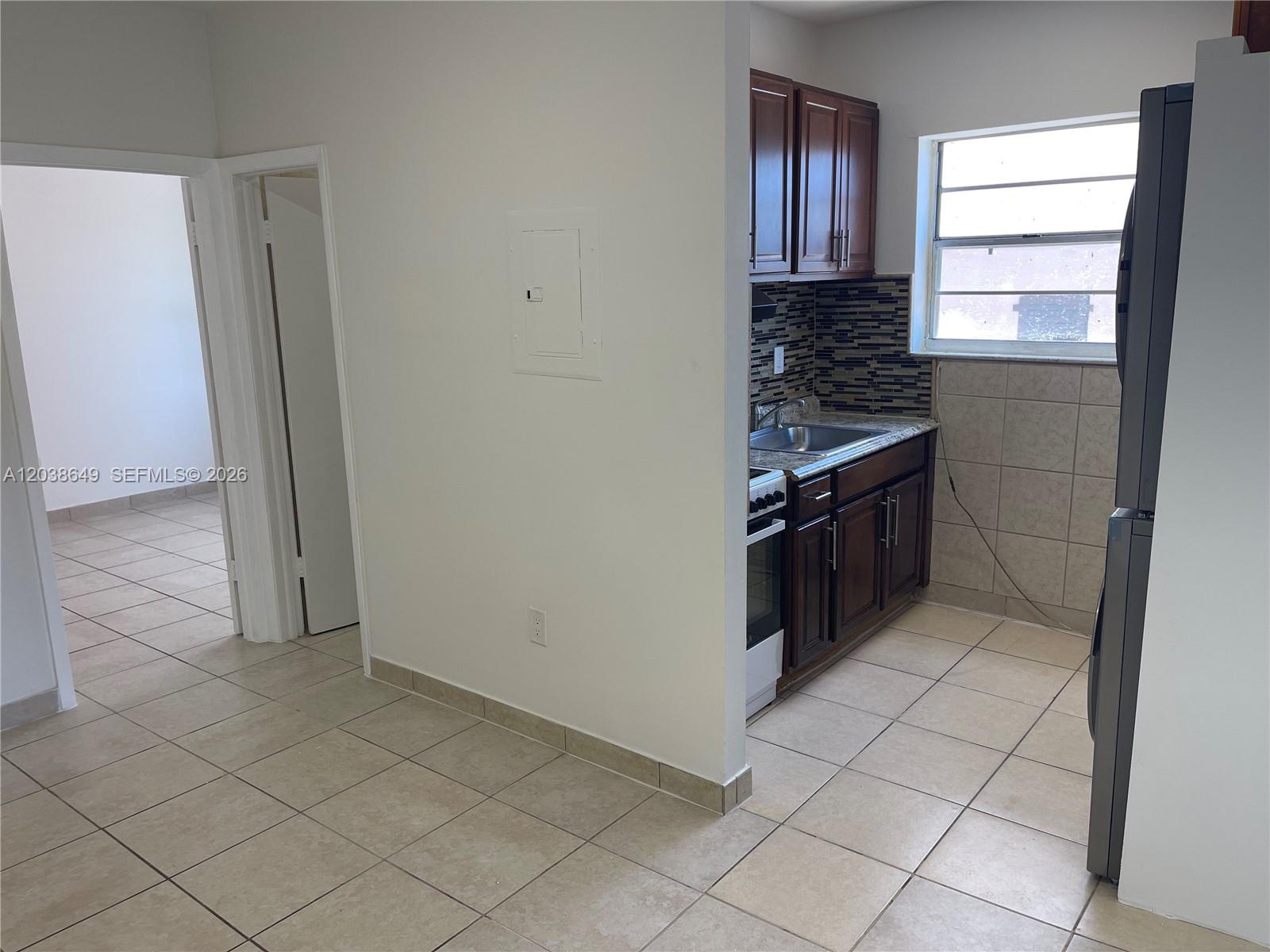 1043 NW 2nd Street