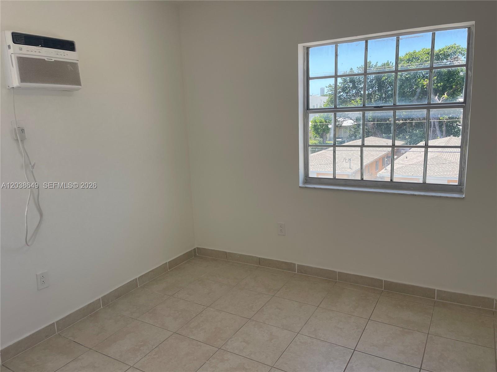 1043 NW 2nd Street