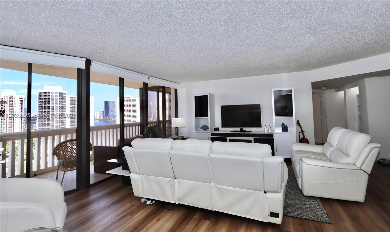 1000 Island Boulevard