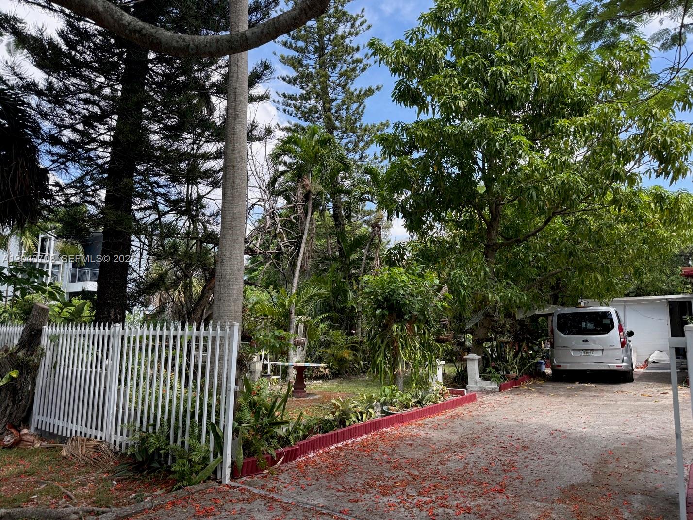 12600 Country Club Lane