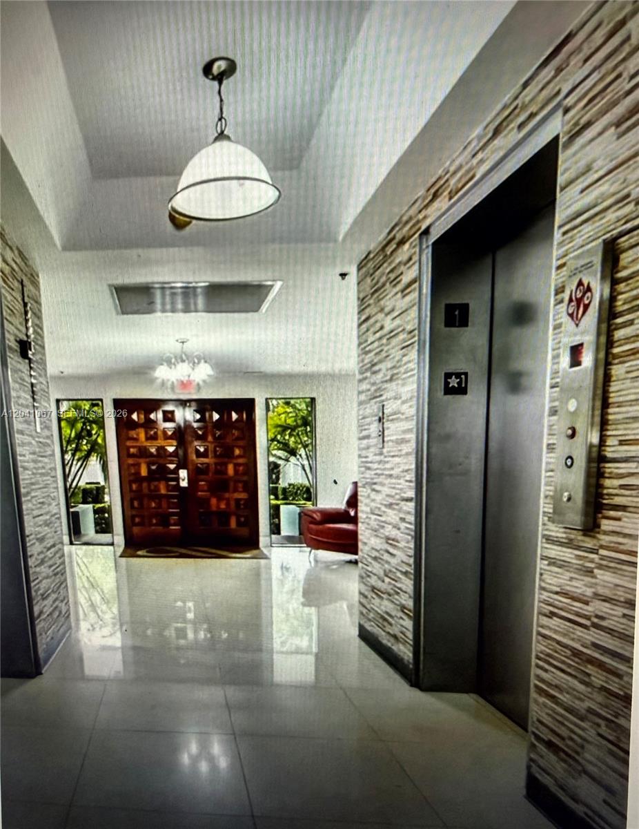 1825 W 44th Place