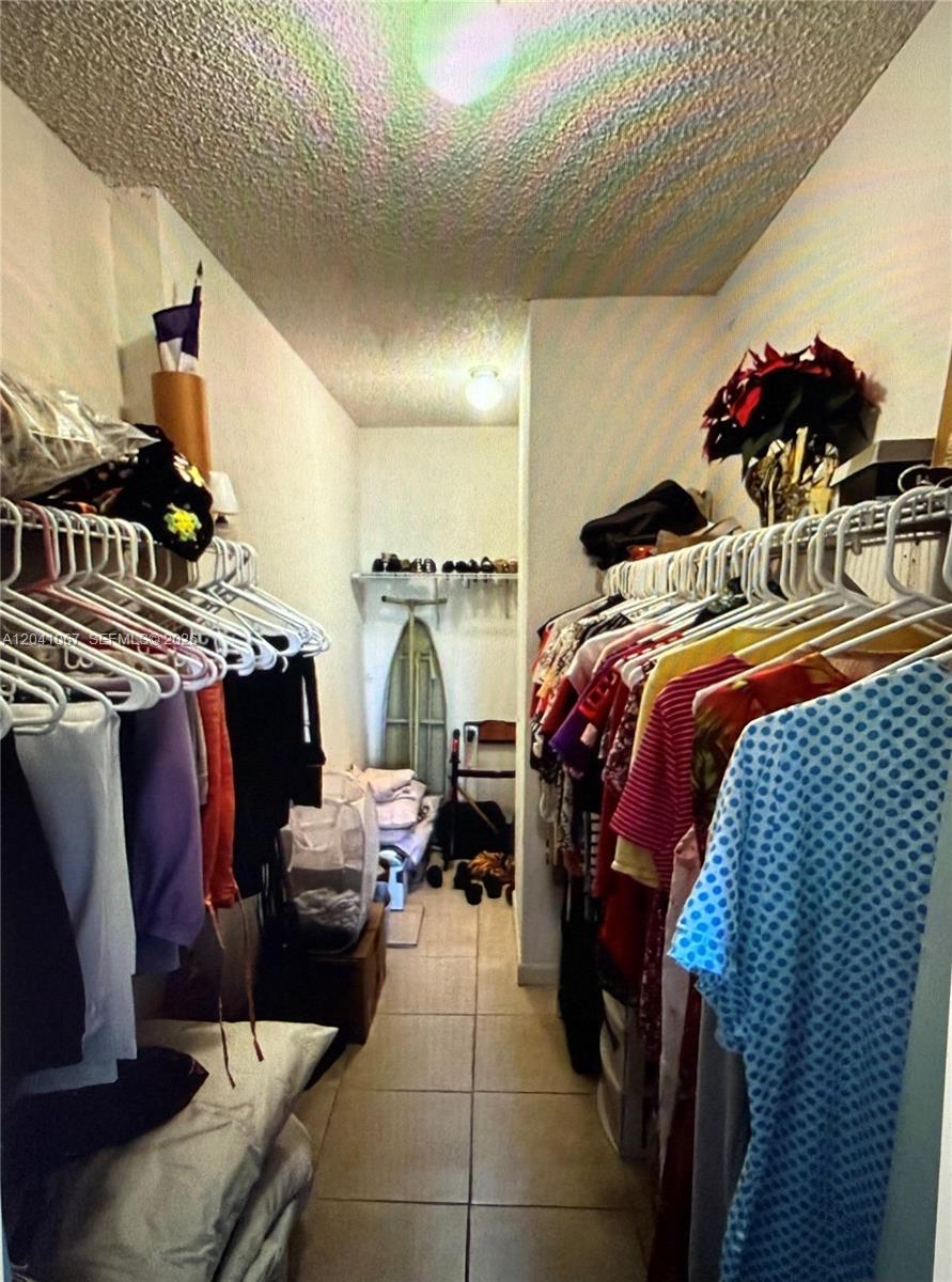 1825 W 44th Place
