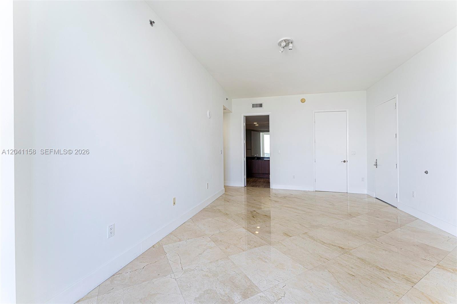 15901 Collins Avenue