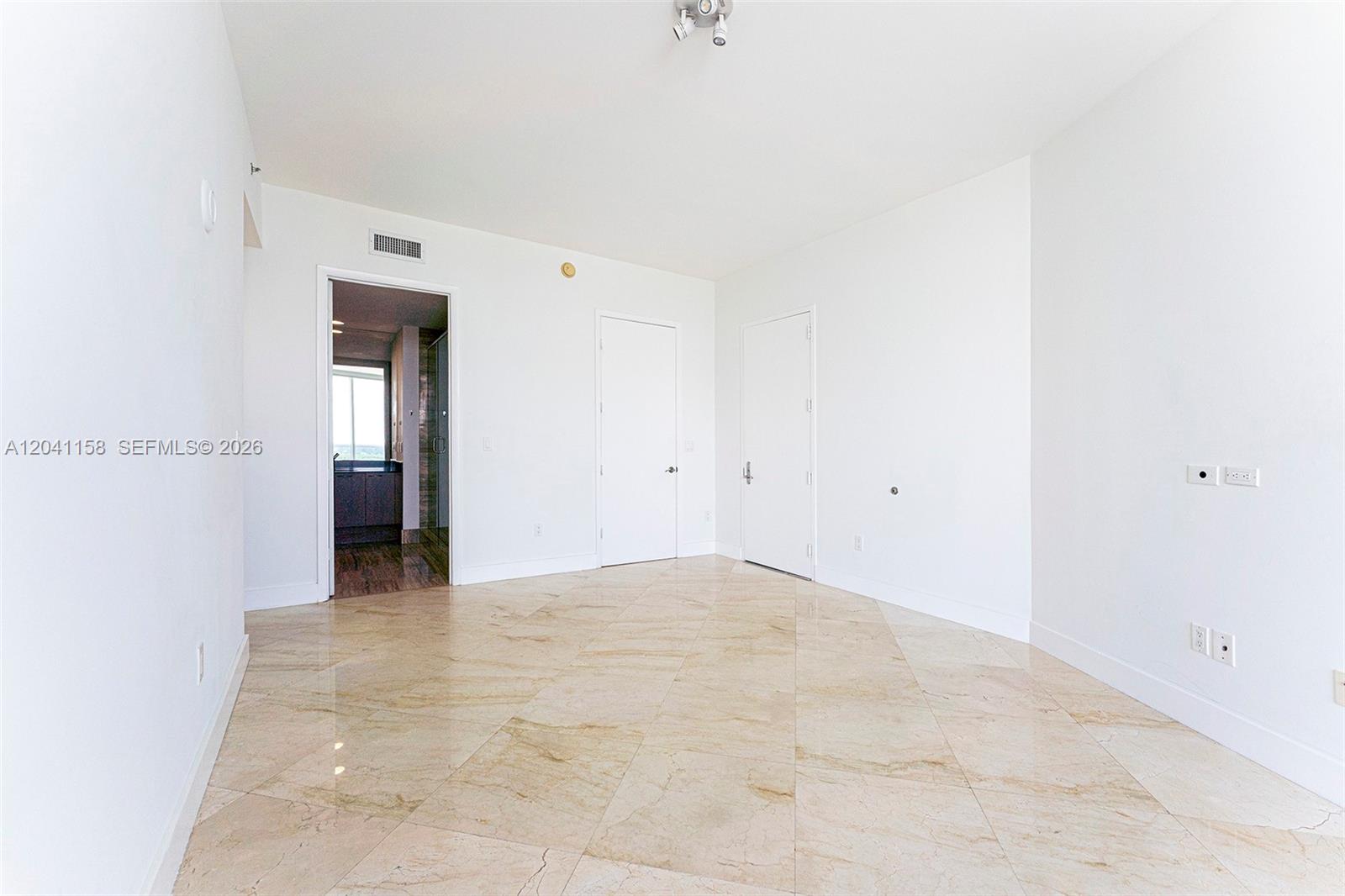 15901 Collins Avenue