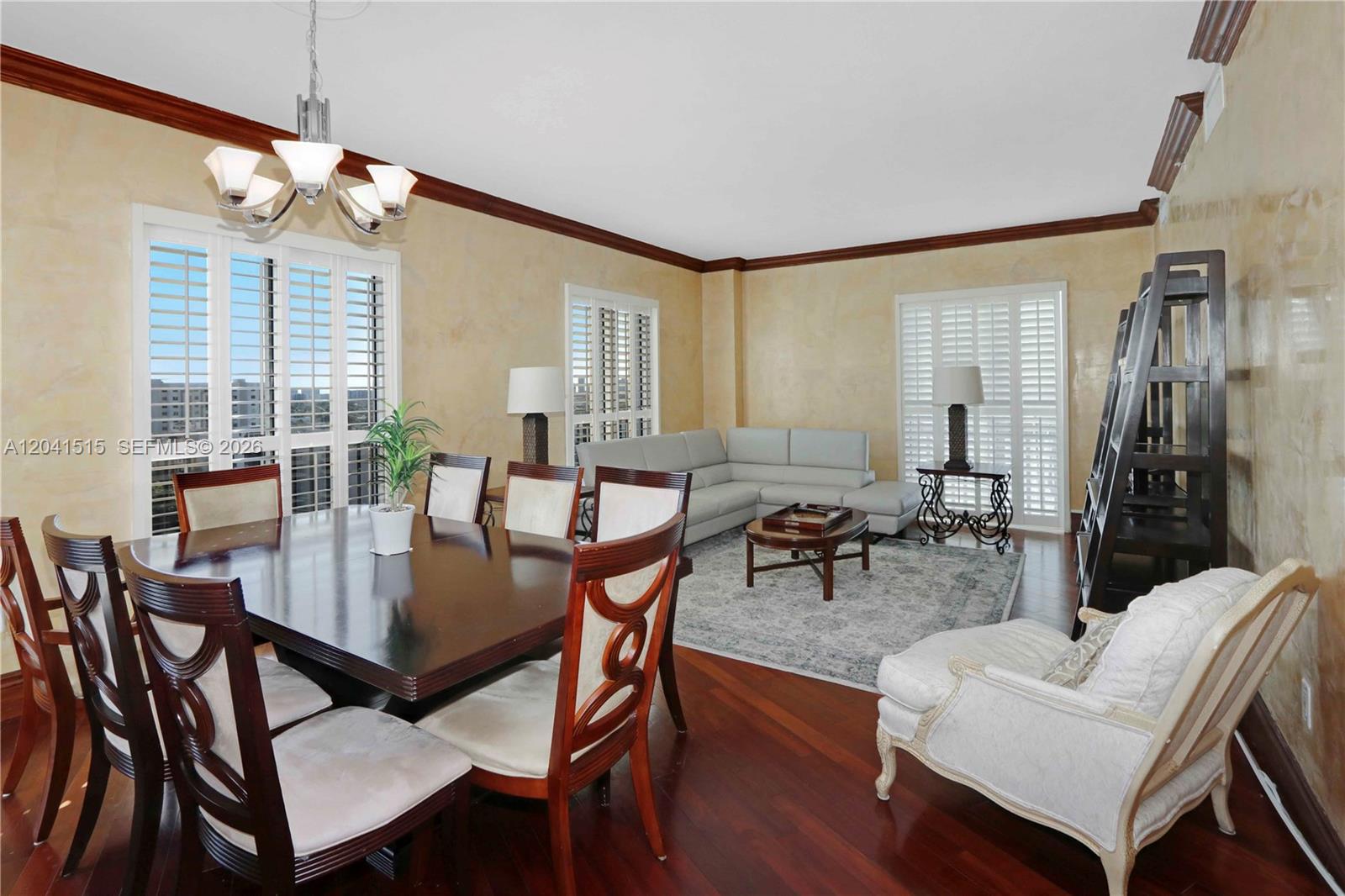 10 Aragon Avenue