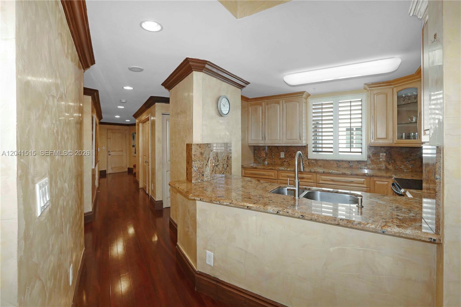 10 Aragon Avenue