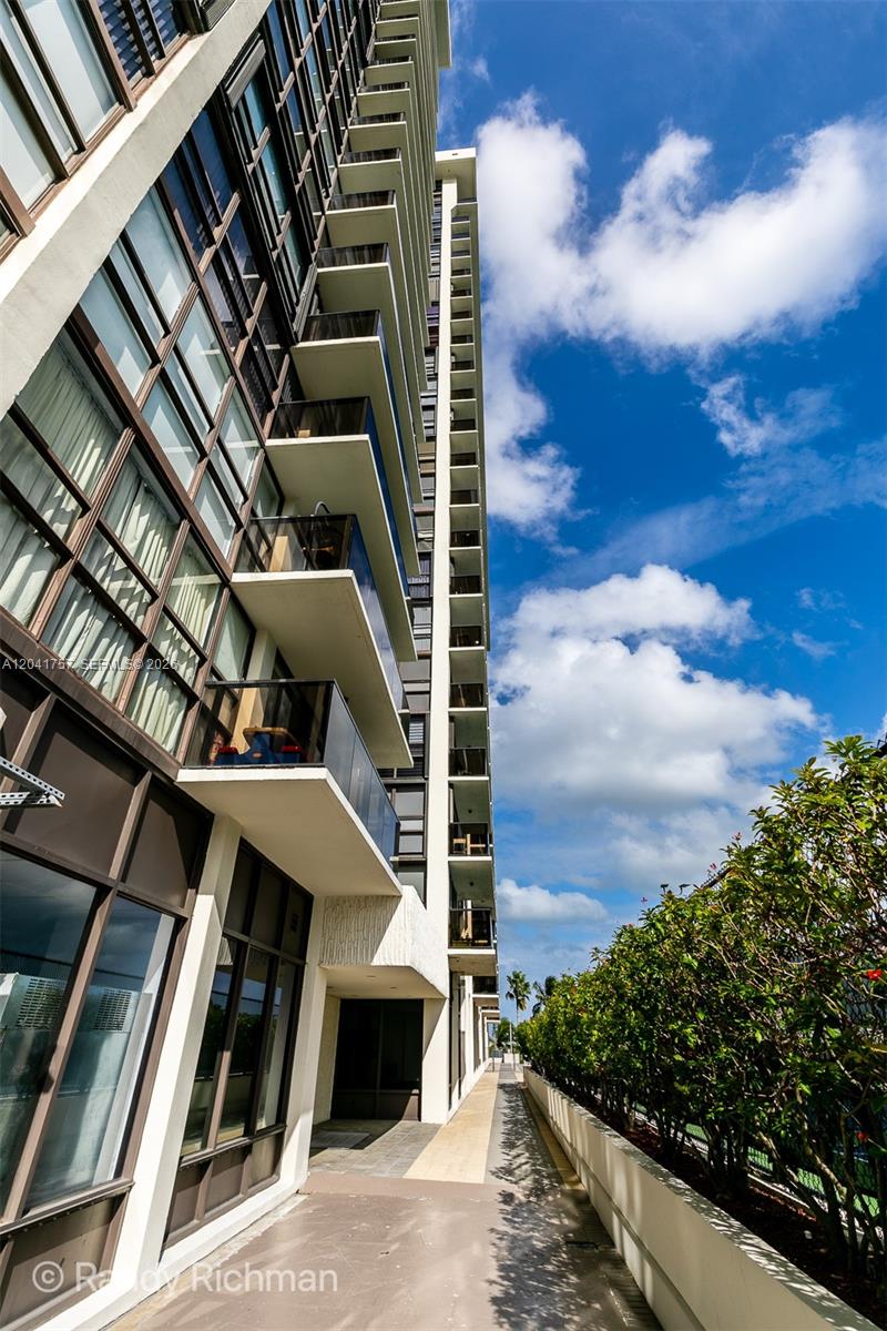 600 NE 36th Street