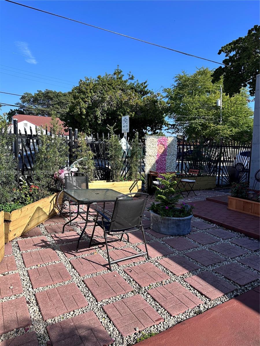 2737 NW 13th Avenue