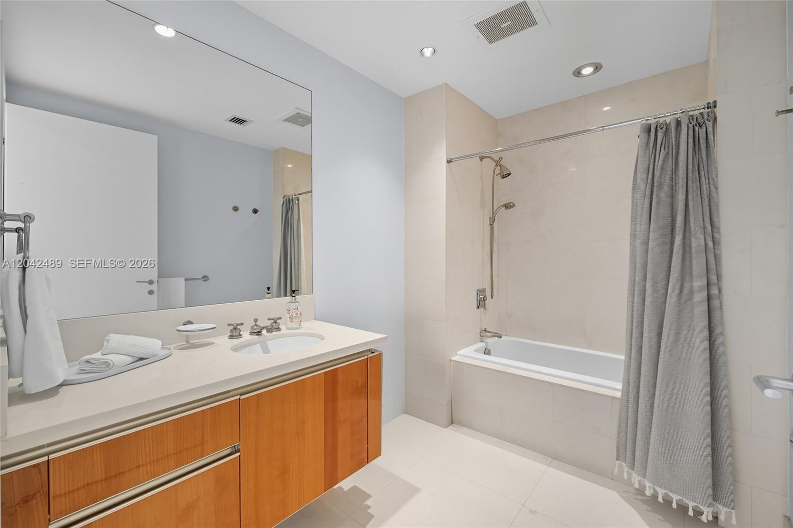 7141 Fisher Island Drive