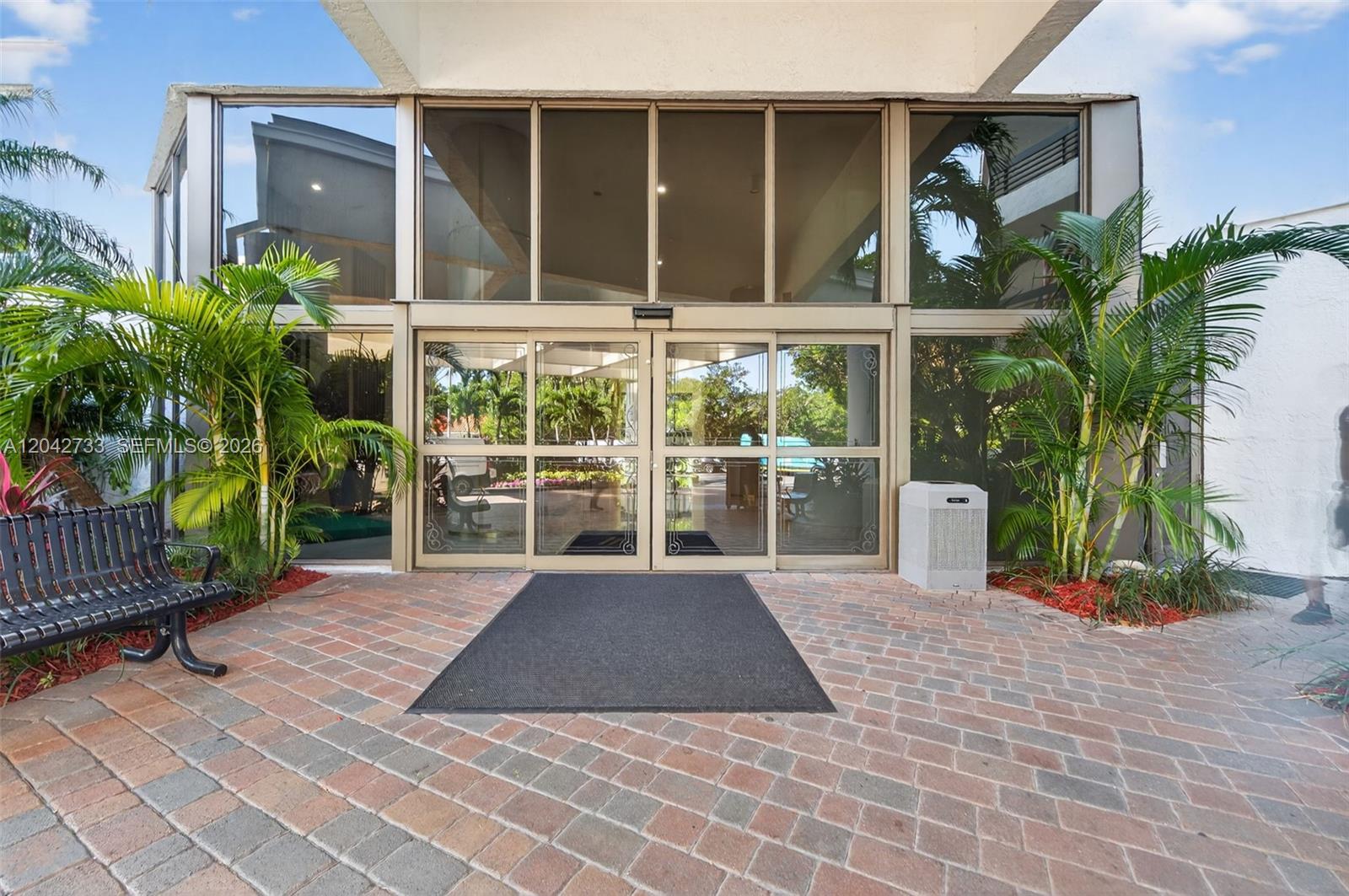 3500 Mystic Pointe Drive