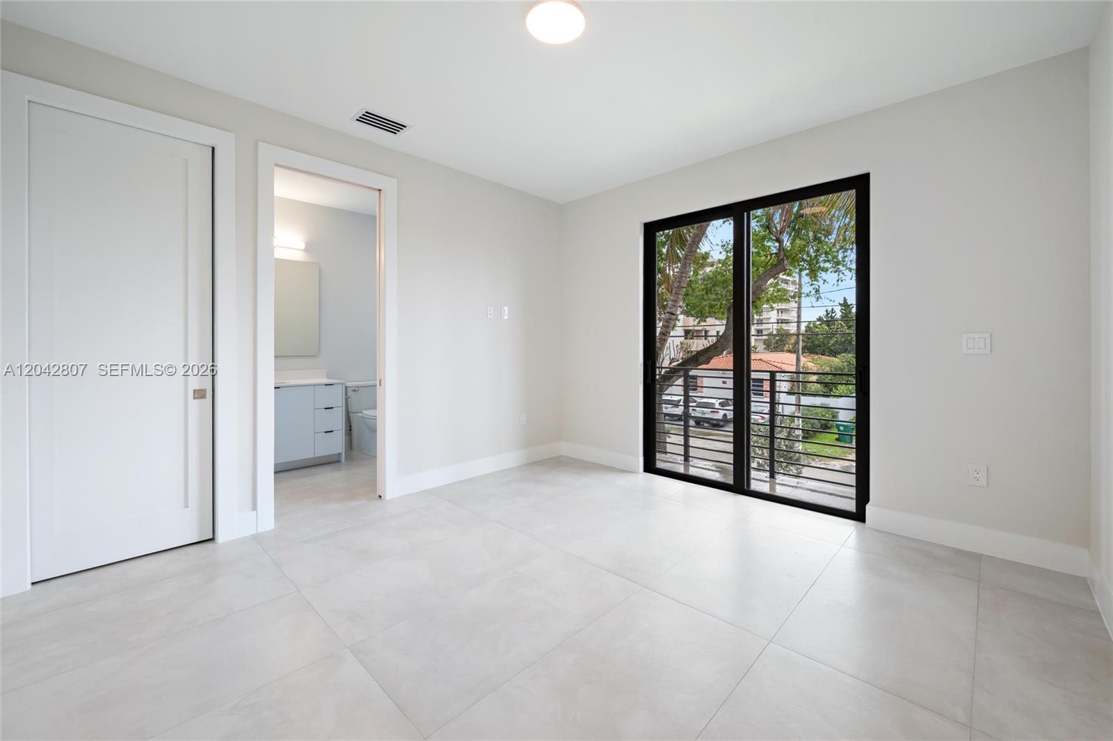 2747 SW 23rd Terrace