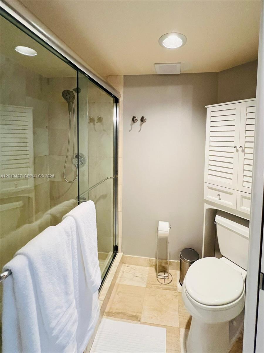 3600 Mystic Pointe Drive