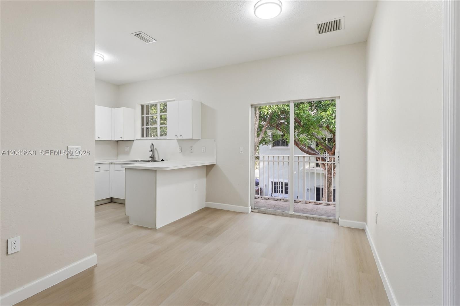 2728 NE 3rd Court