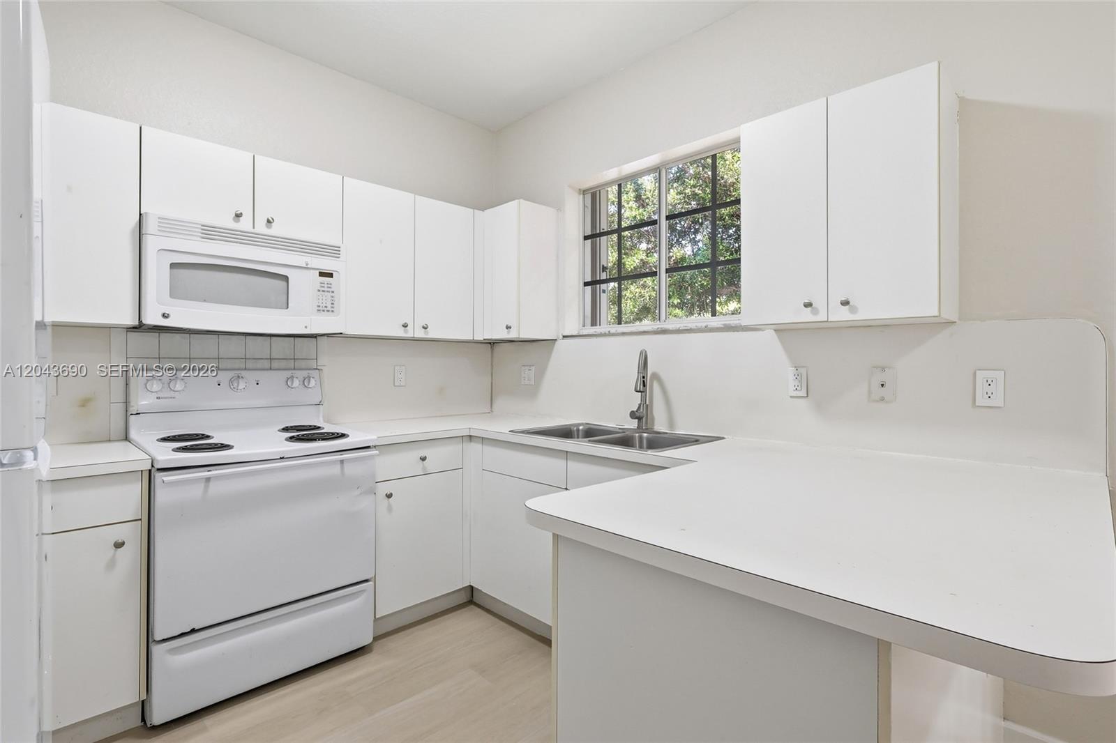 2728 NE 3rd Court