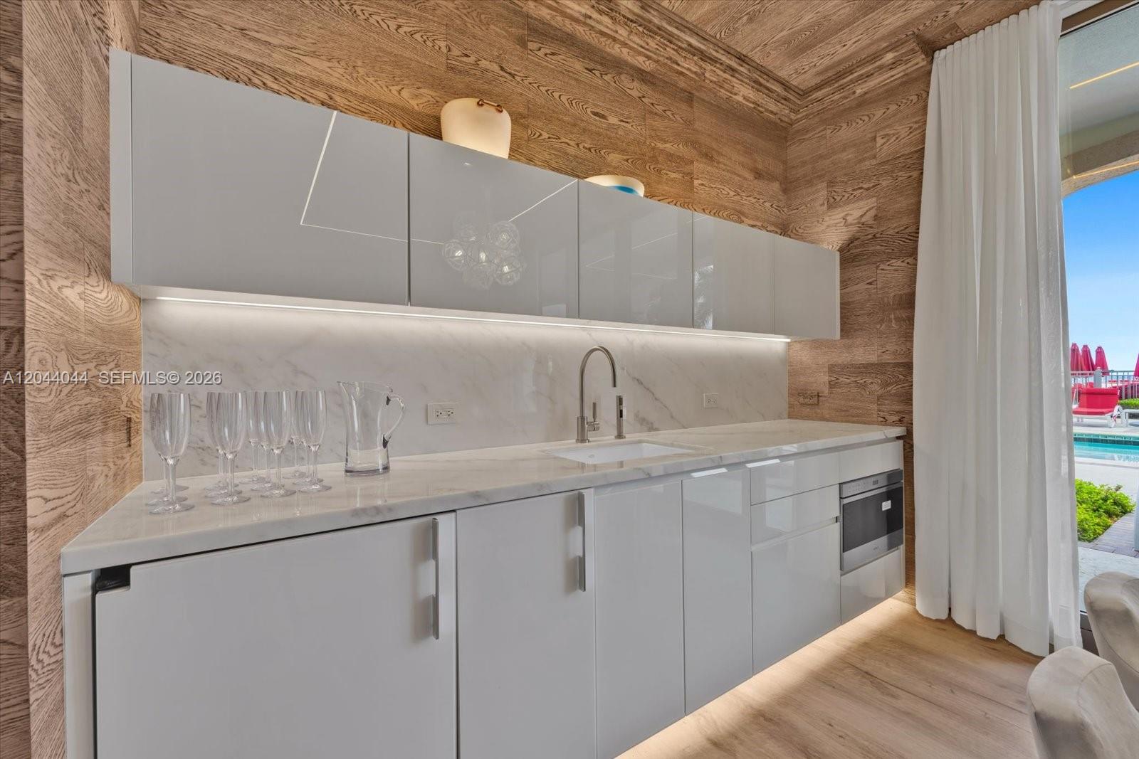 17975 Collins Avenue
