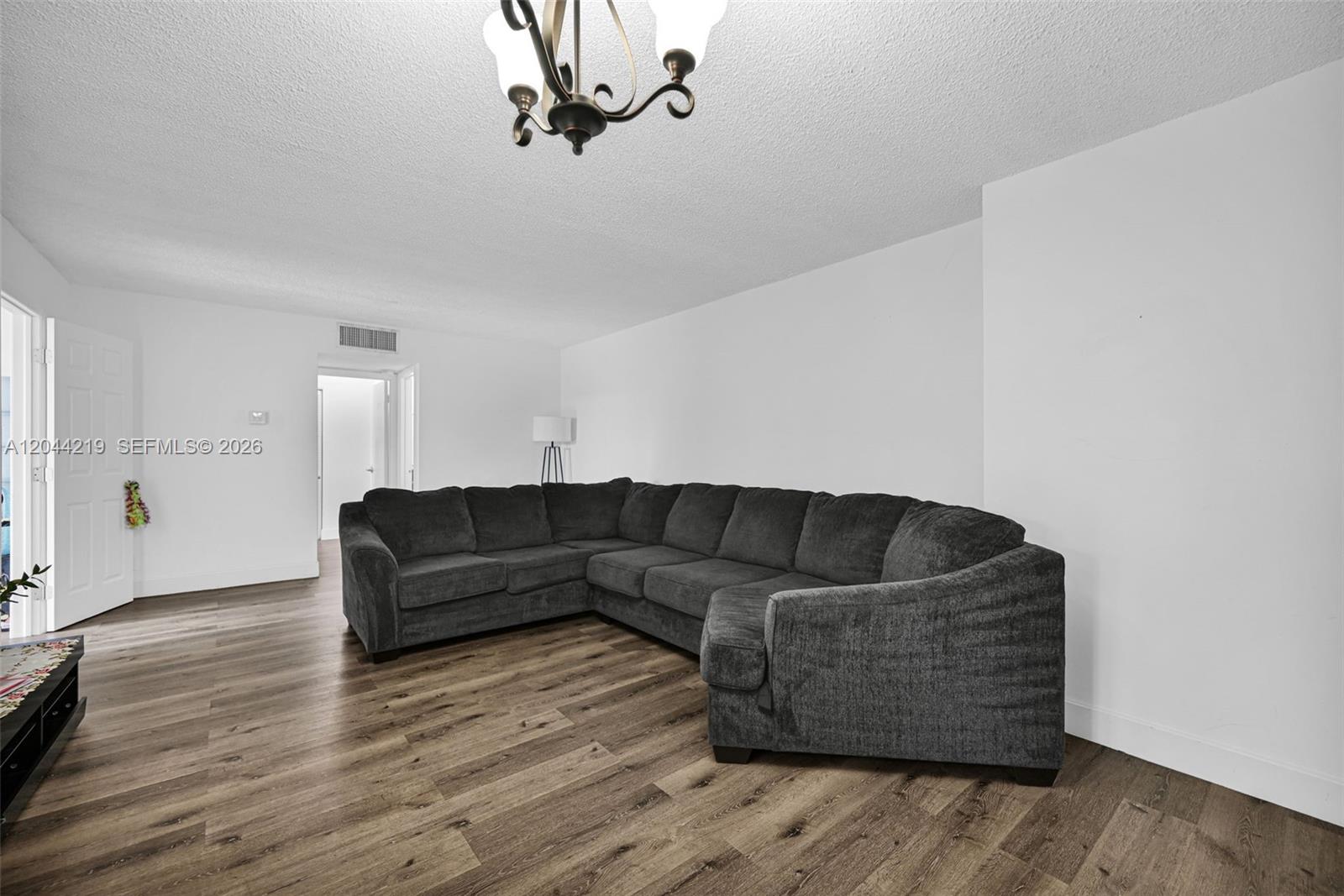 942 NE 199th Street