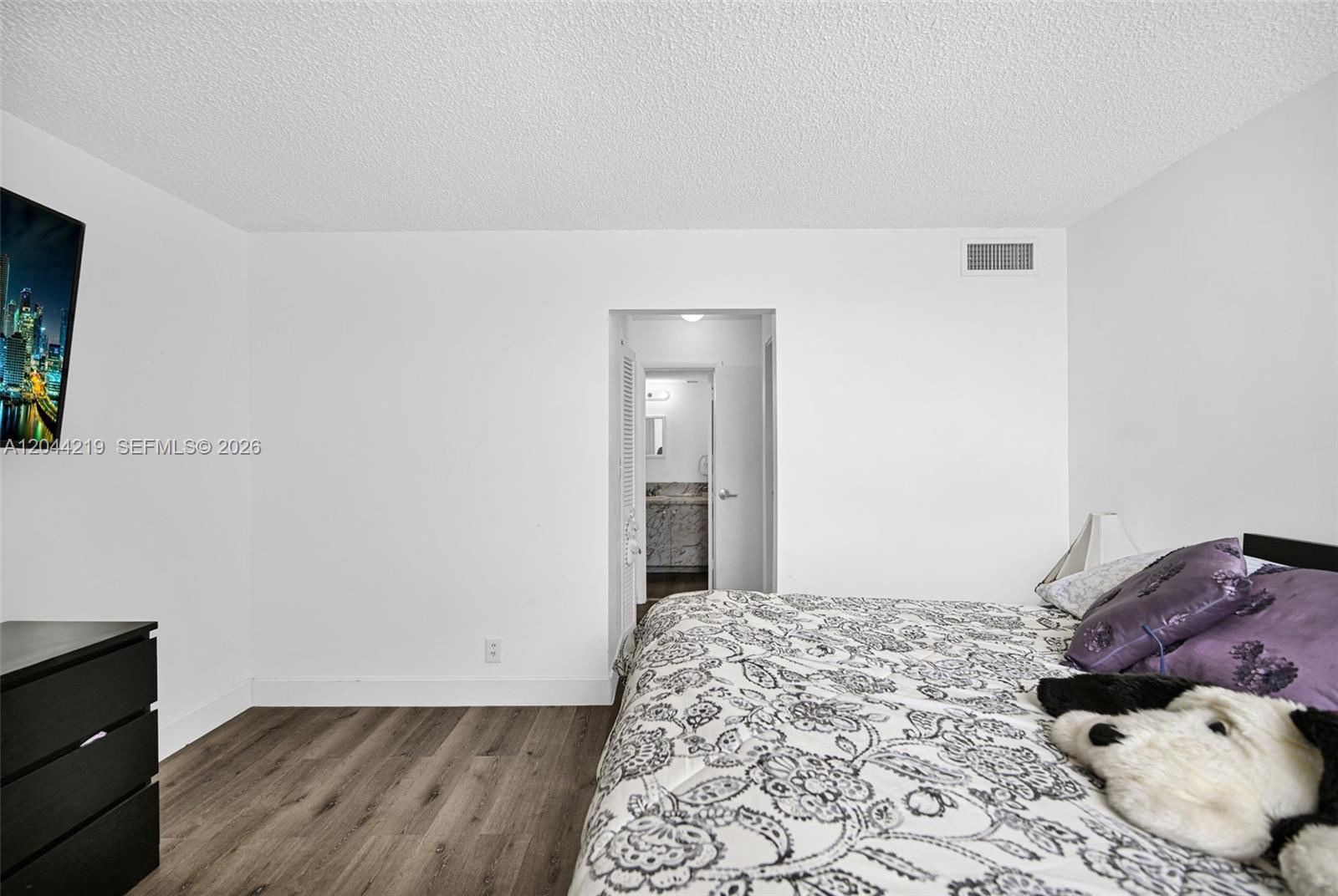 942 NE 199th Street
