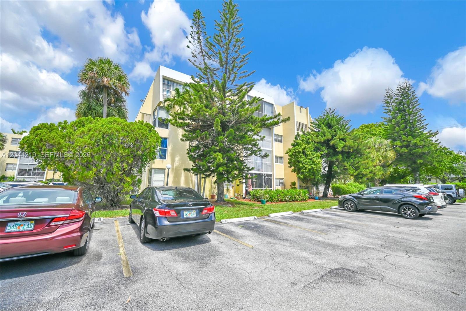 942 NE 199th Street