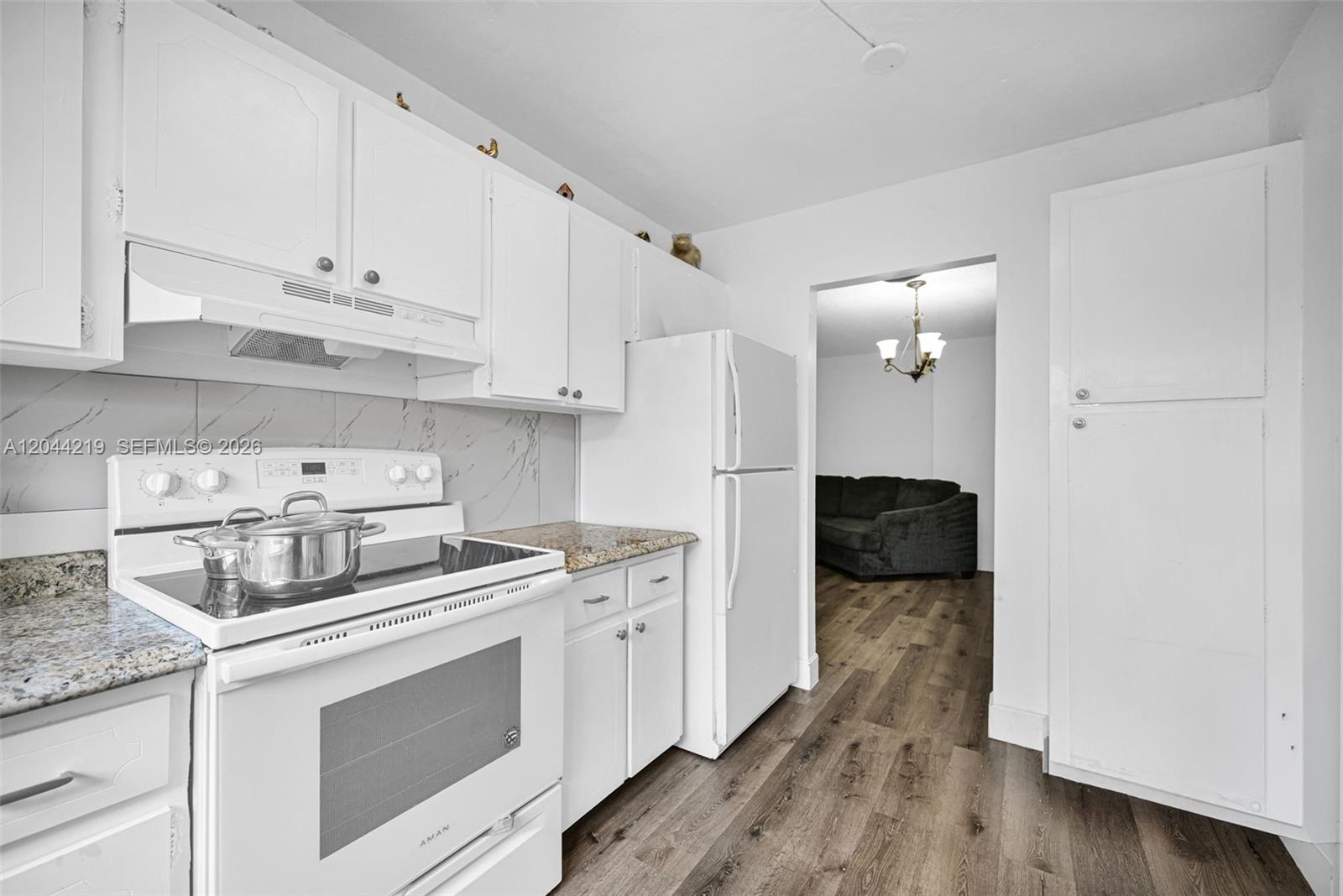 942 NE 199th Street