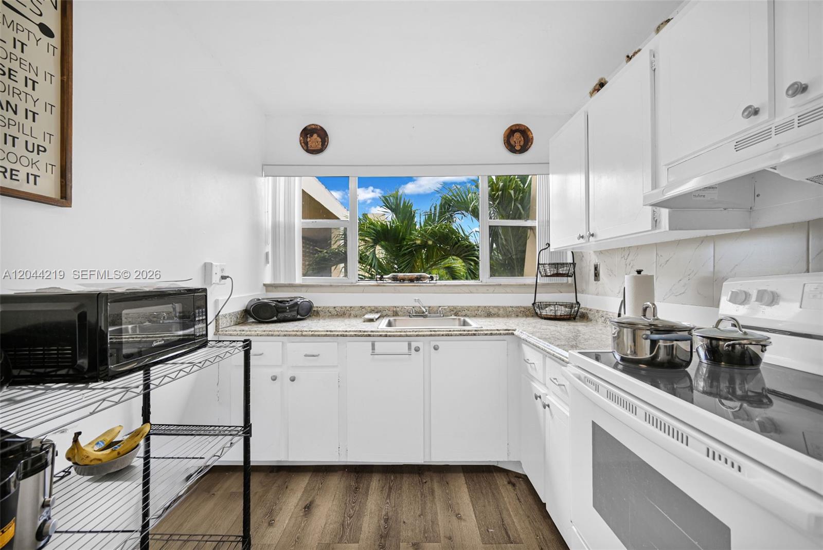 942 NE 199th Street
