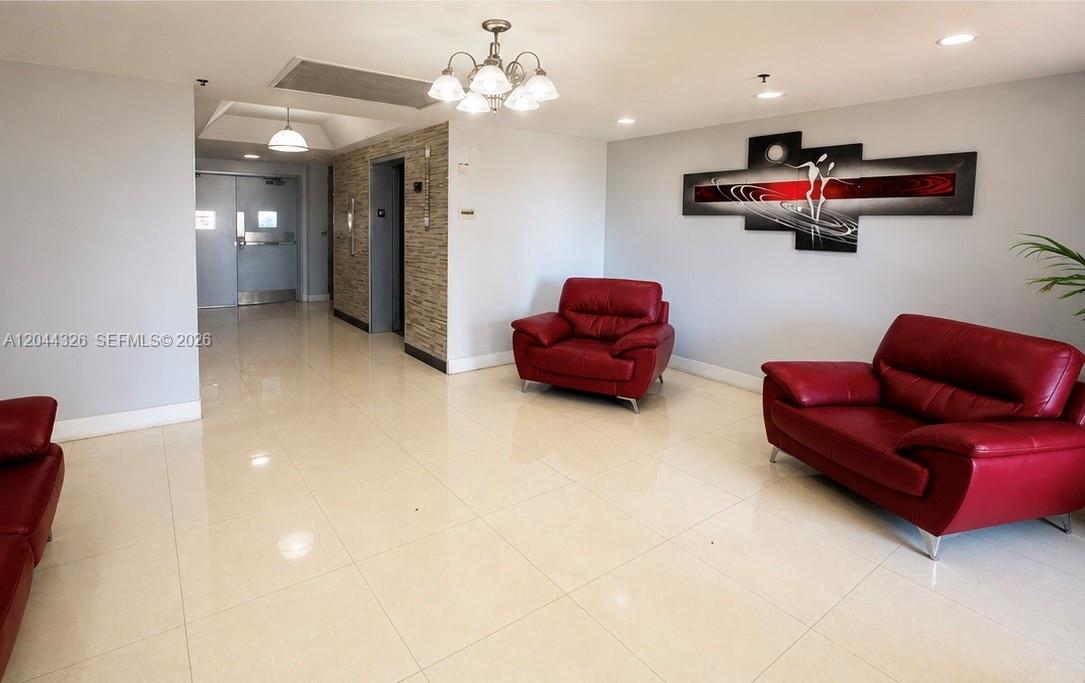 1825 W 44th Place