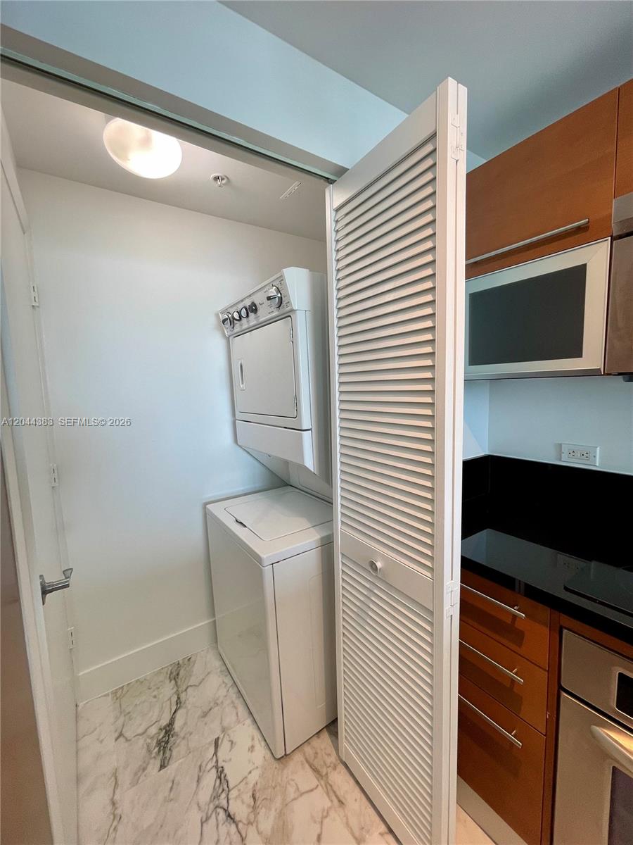 253 NE 2nd Street