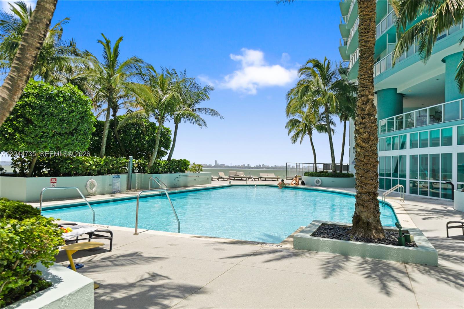 1900 N Bayshore Drive Drive